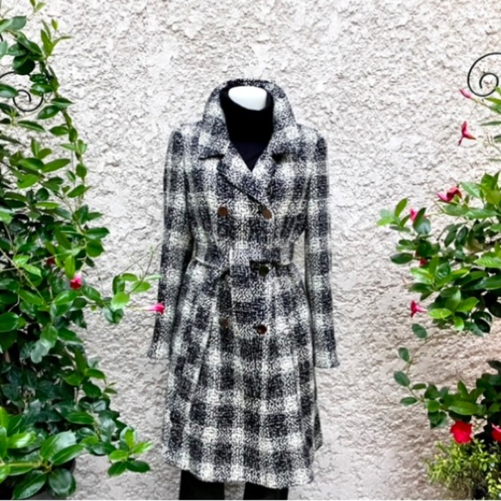 Tahari Katrina Black & White Plaid Long Coat & Detachable Belt     Size Small